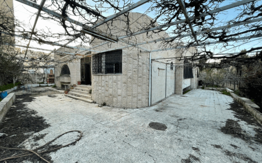 An Old Villa For Sale In Swalieh