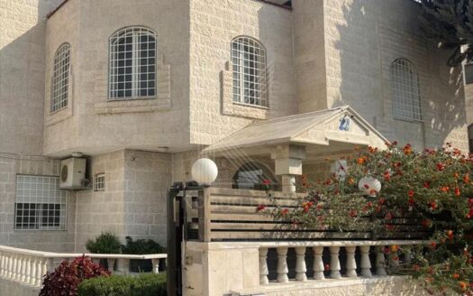 بناية سكنية مميزة للبيع في عبدون