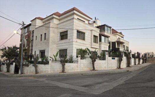 فيلا فاخرة مستقلة للبيع في الظهير