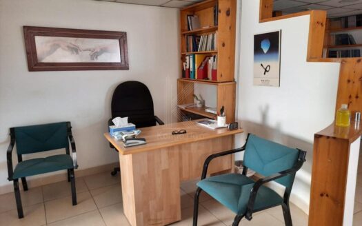 مكتب تجاري مميز للبيع في وادي صقرة