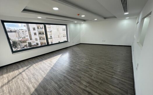 مكتب تجاري فاخر للايجار في شارع مكة