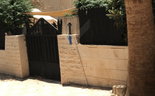 أرض سكني للبيع في المدينة الرياضية – مقام عليها بناء قديم