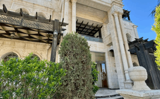 فيلا فاخرة للبيع في الجبيهة