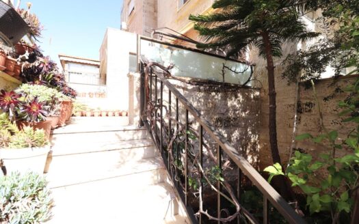 شقة مميزة طابق أرضي للبيع في تلاع العلي